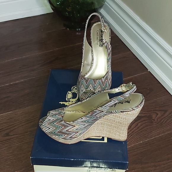 💢SOLD💢Coach and Four Ladies Multi Color Heels - Picture 8 of 14